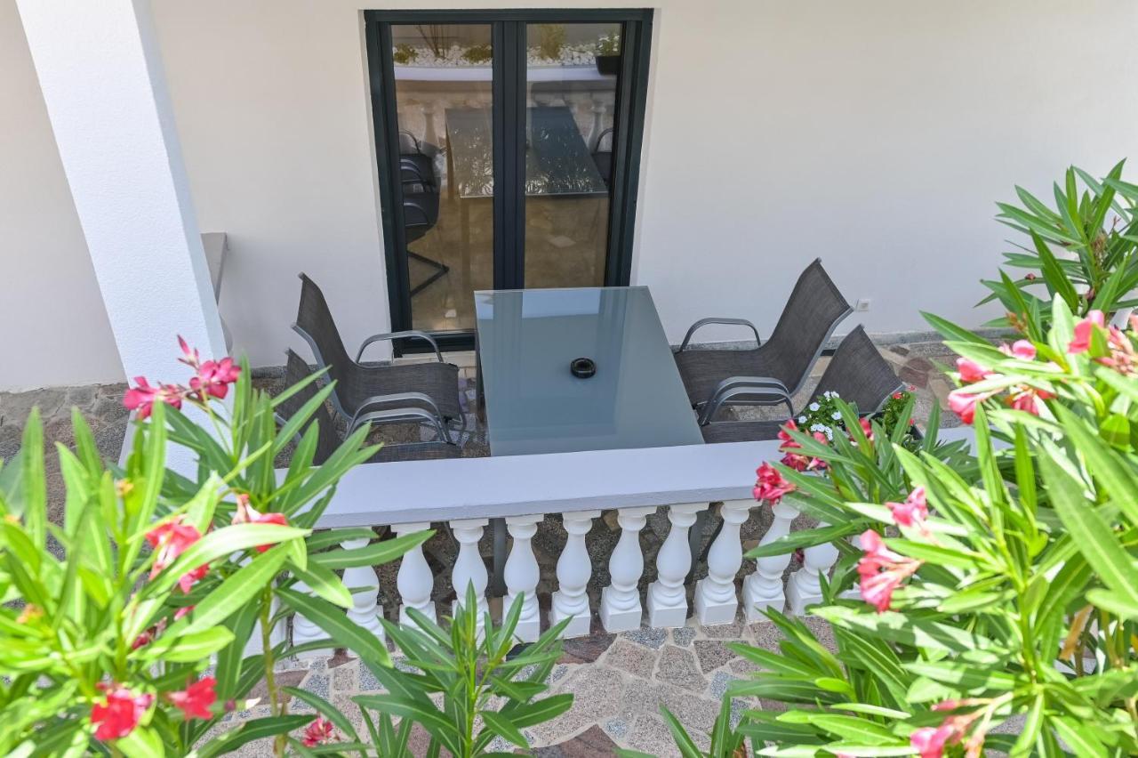 Villa Ami Кустичи Экстерьер фото
